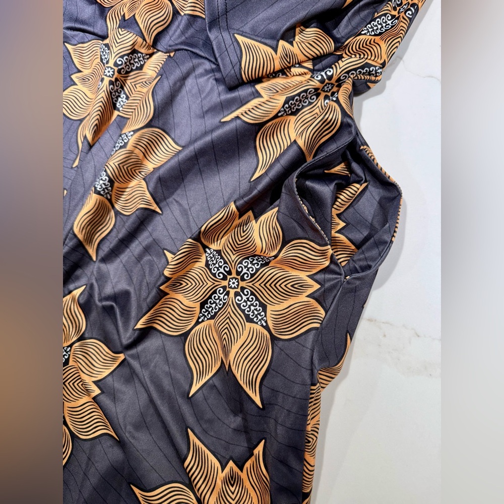 NWOT JUMPSUIT, 1-piece, V-Neck, Zipper, 3/4 Sleeves, Pockets, Flowers.Size L - Picture 12 of 12